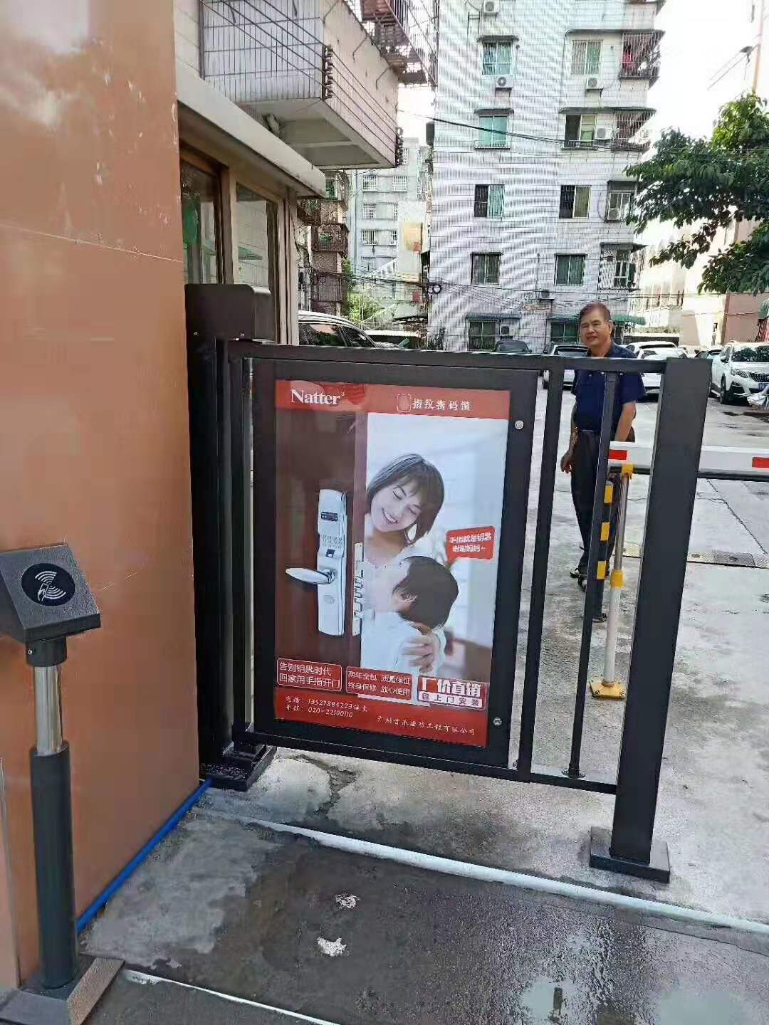 人行廣告門，智能廣告門，社區(qū)廣告門案例